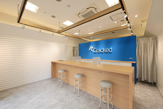 iCracked Store みのおキューズモール